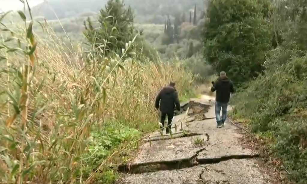 Πυρετώδεις οι εργασίες αποκατάστασης στην Ιόνια Οδό – Σε επιφυλακή για μικροκατολισθήσεις