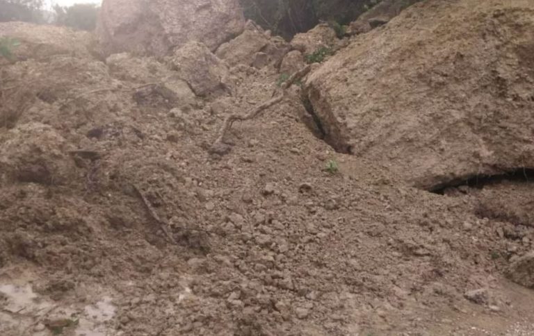 Συνεχείς κατολισθήσεις στην Πρέβεζα – Σε Μυρσίνη, Μύτικα και Εθνική Οδό τα μεγαλύτερα προβλήματα