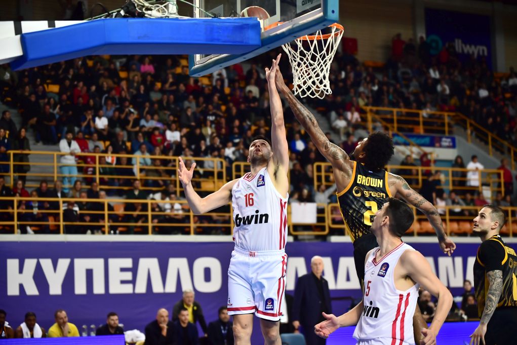 Κύπελλο Ελλάδος (Final-8): Άνετη νίκη του Ολυμπιακού με 81-67 επί της ΑΕΚ και πρόκριση στα ημιτελικά 