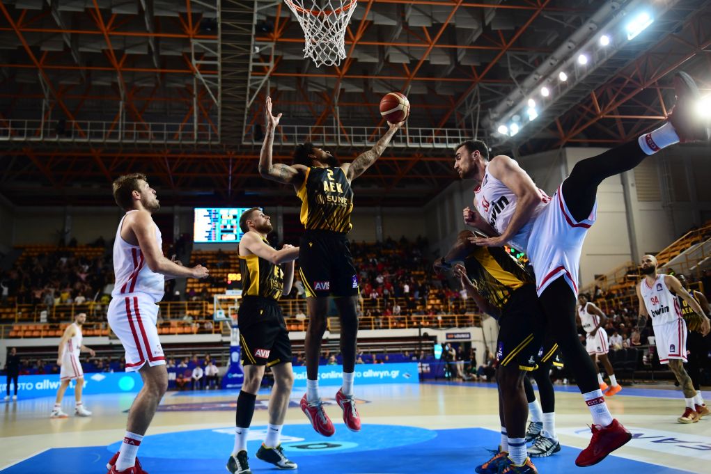 Δείτε τα highlights του αγώνα μπάσκετ Ολυμπιακός-ΑΕΚ για το final-8 του Κυπέλλου Ελλάδος (video) 