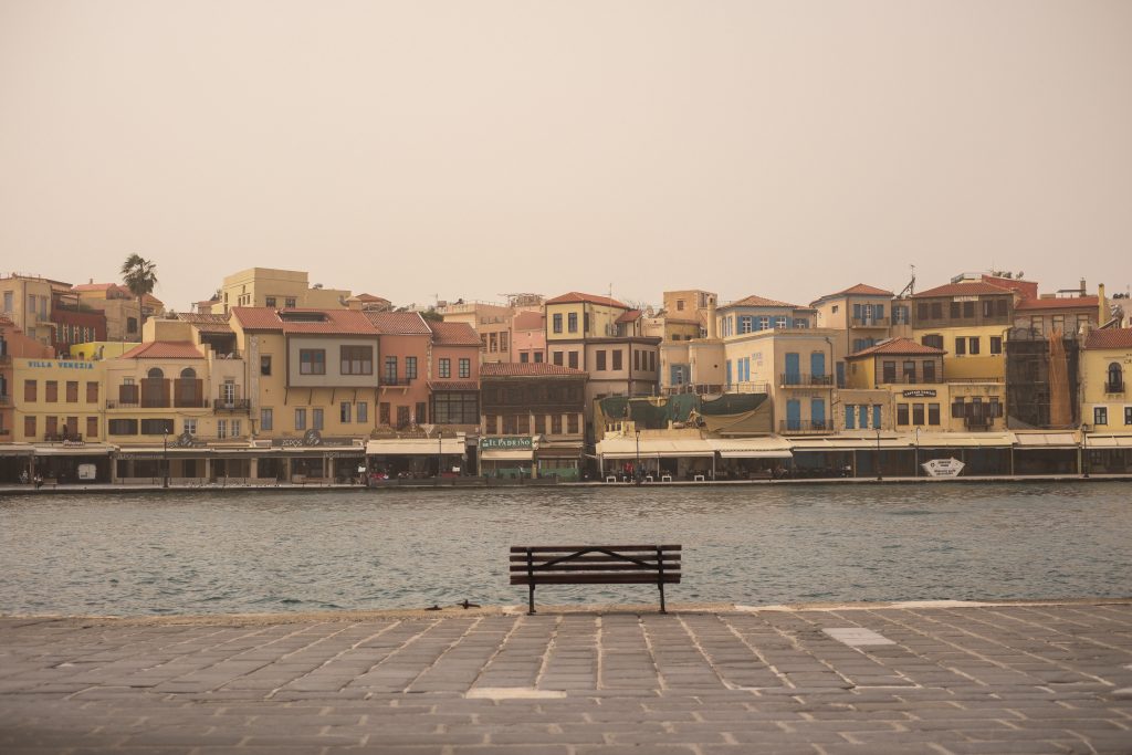 Σε κλοιό αφρικανικής σκόνης η χώρα – Συστάσεις των ειδικών για τις ευπαθείς ομάδες