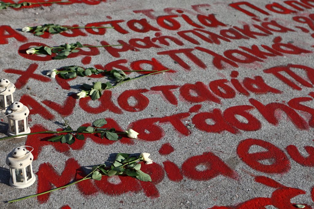 Tραγωδία στα Τέμπη: Tρία χρόνια μετά η μνήμη δεν σβήνει – Οι συγκεντρώσεις μέσα από φωτογραφικά καρέ