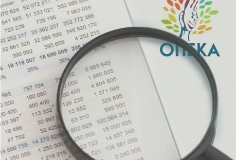 Ανατροπή αυτοκινήτου στην ΠΑΘΕ: Με ελαφρά τραύματα η μητέρα και τρία ανήλικα παιδιά