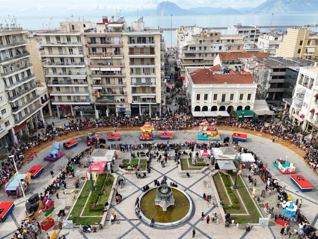 Πόλος έλξης για ολόκληρη τη χώρα η «βασίλισσα» του Καρναβαλιού – Στο 100% οι προκρατήσεις στην Πάτρα