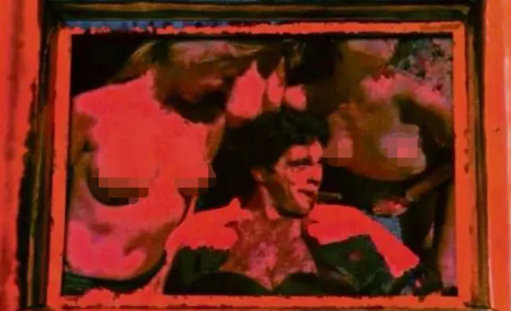 Νέες αποκαλύψεις για την υπόθεση Έπστιν: Ο Στίβεν Χόκινγκ ανάμεσα σε γυναίκες με μπικίνι και εγχειρίδια για σκλάβες του σεξ