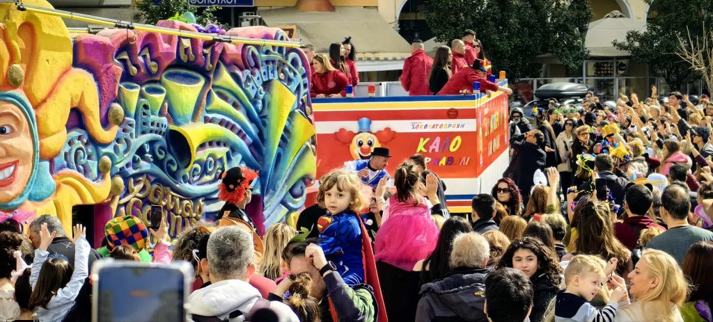 Σοκολατοπόλεμος και στρατηγοί άνοιξαν το Πατρινό Καρναβάλι