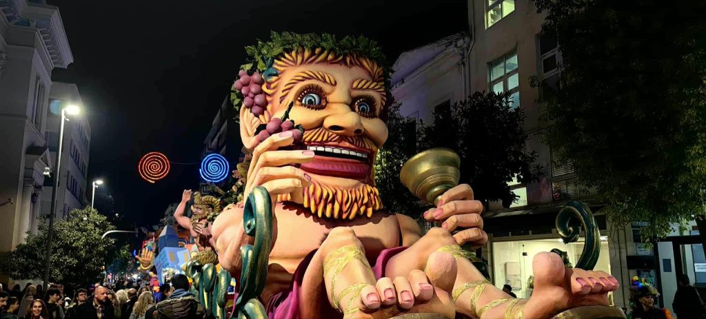 Πάτρα: Άνοιξε η αυλαία για το τριήμερο κορύφωσης του Καρναβαλιού