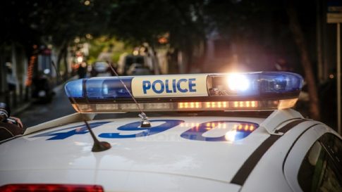 Σύλληψη 58χρονου για ενδοοικογενειακή βία και παράβαση του νόμου περί όπλων