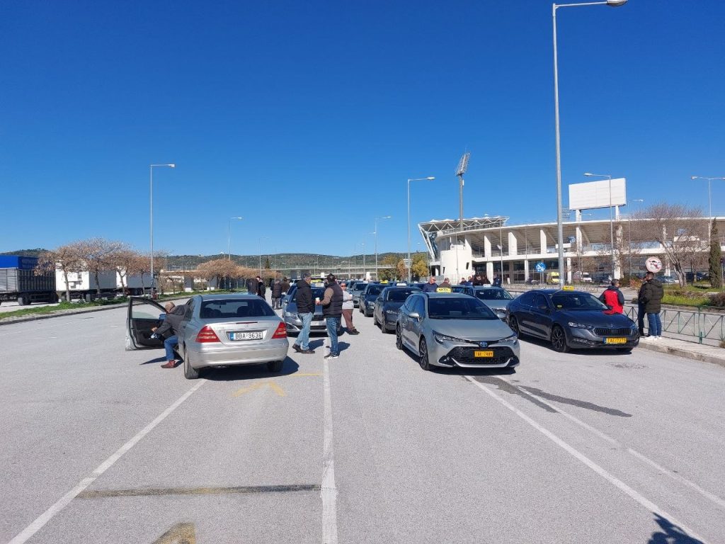 Βόλος: Αυτοκινητοπορεία διαμαρτυρίας από τους οδηγούς ταξί