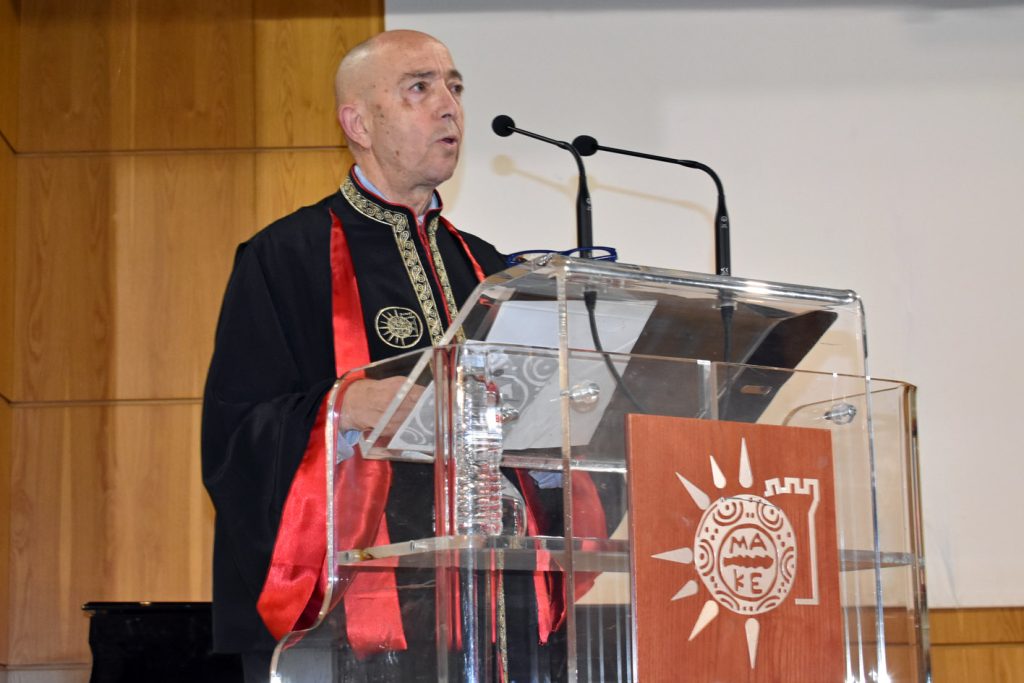 Βραβείο Εξαίρετης Ακαδημαϊκής Διάκρισης στον καθηγητή του ΠΑΜΑΚ Δημήτριο Σκιαδά – Εκδήλωση για τους Τρεις Ιεράρχες