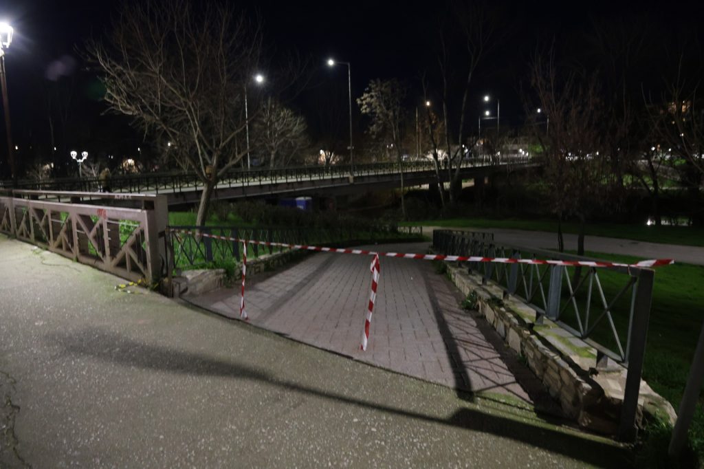 Σταθεροποιείται η στάθμη στον Πηνειό ποταμό – Παραμένουν κλειστές οι προσβάσεις στην εσωτερική κοίτη