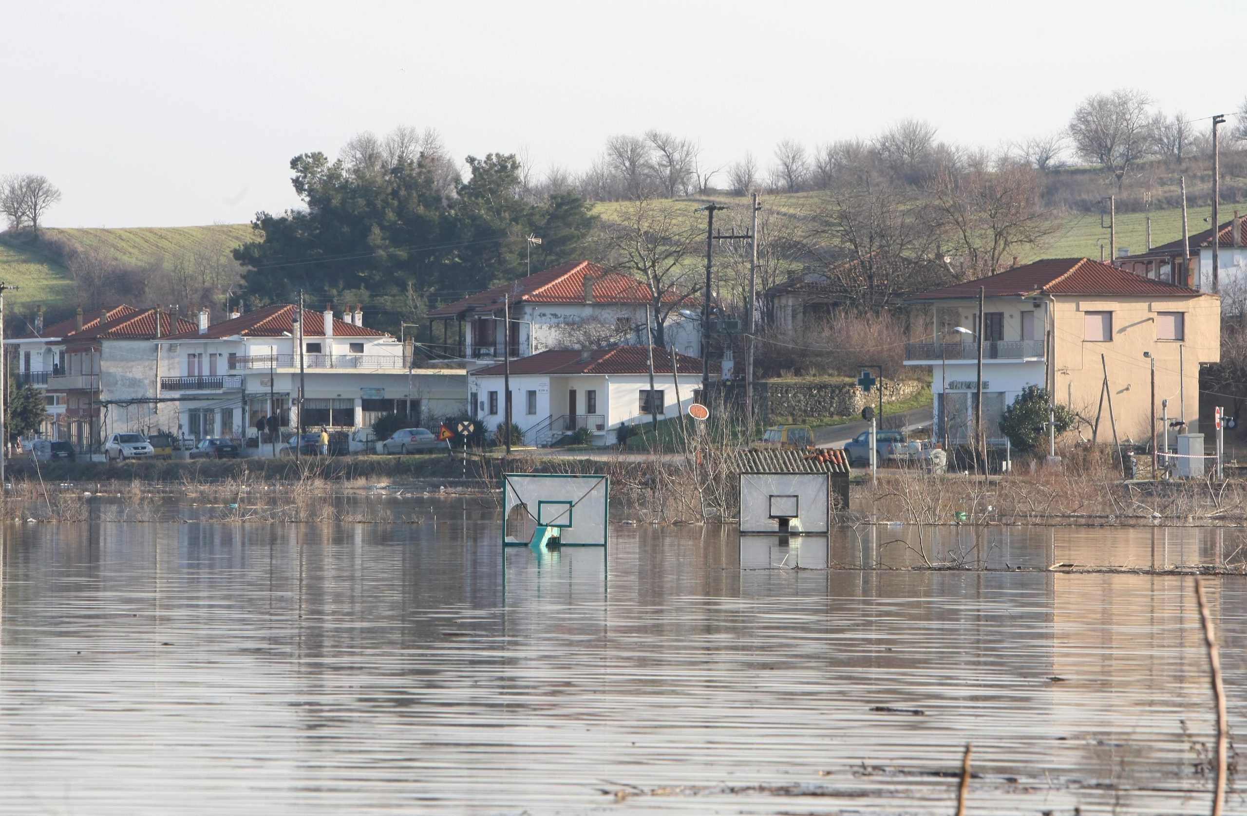 Συναγερμός για πλημμύρες στην περιοχή του Διδυμότειχου στον Έβρο: Υπερχείλισαν τα φράγματα της Βουλγαρίας