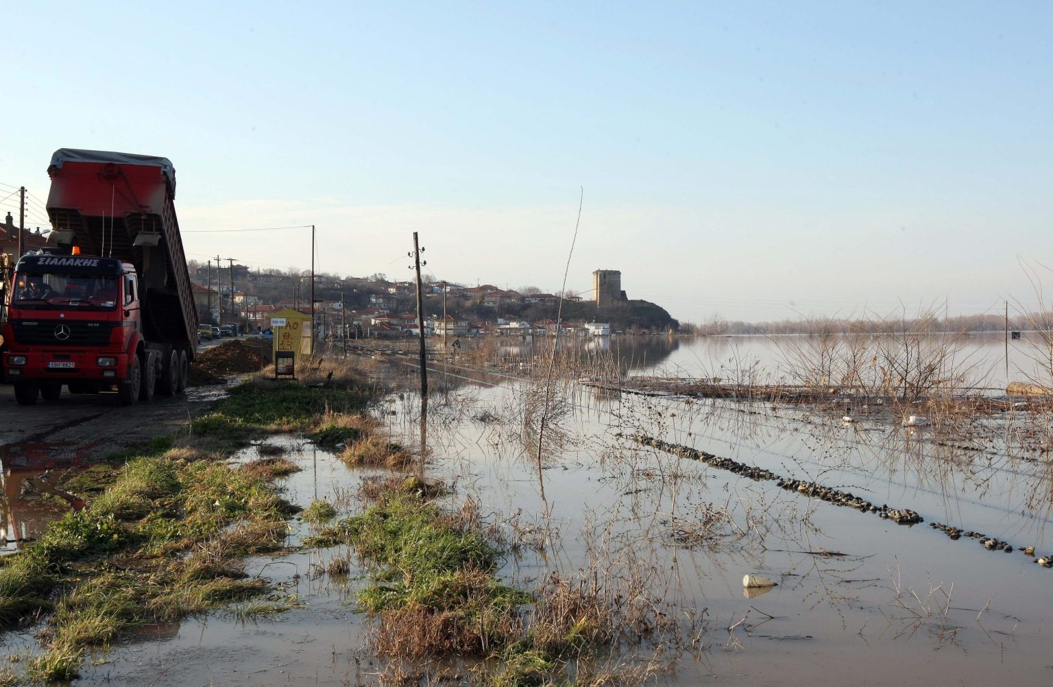 Αγωνία για πλημμύρες στον Έβρο – Στο όριο συναγερμού έχει φτάσει η στάθμη του νερού