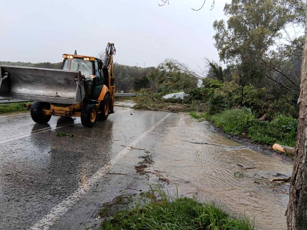 Eργασίες αποκατάστασης στο οδικό δίκτυο της Λακωνίας