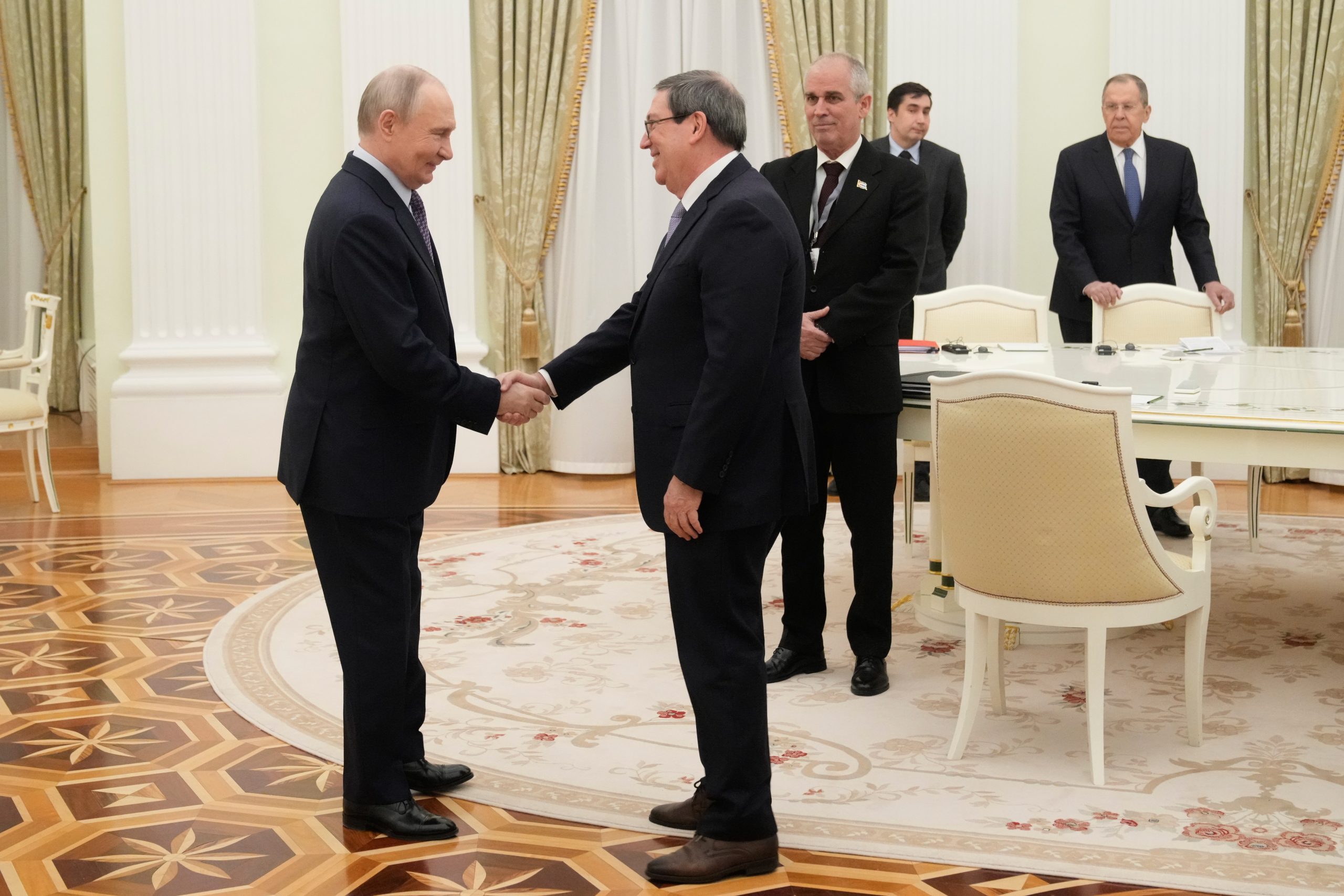 Πούτιν: «Απαράδεκτο» το αμερικανικό εμπάργκο στην Κούβα