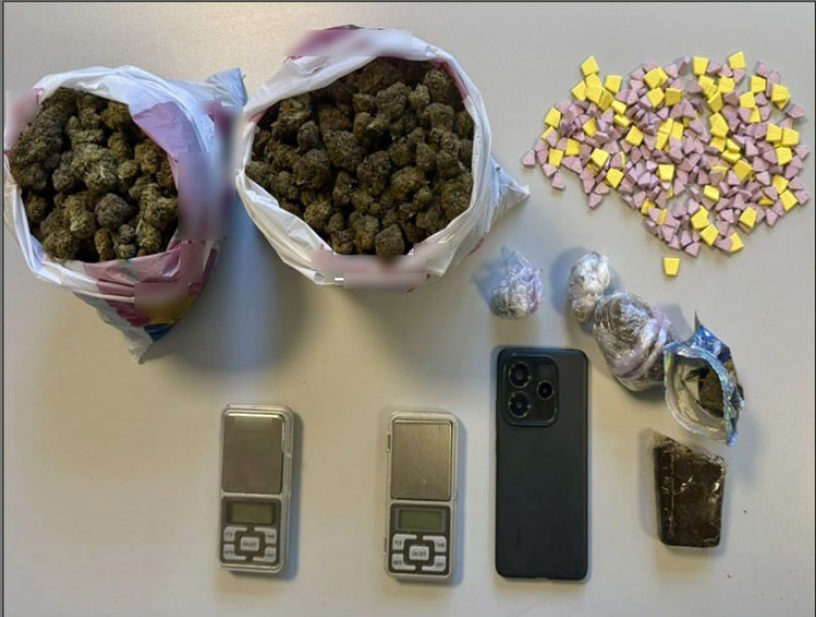 Θεσσαλονίκη: Σύλληψη 41χρονου για ναρκωτικά- Έκρυβε σπίτι του κάνναβη και 270 δισκία MDMA