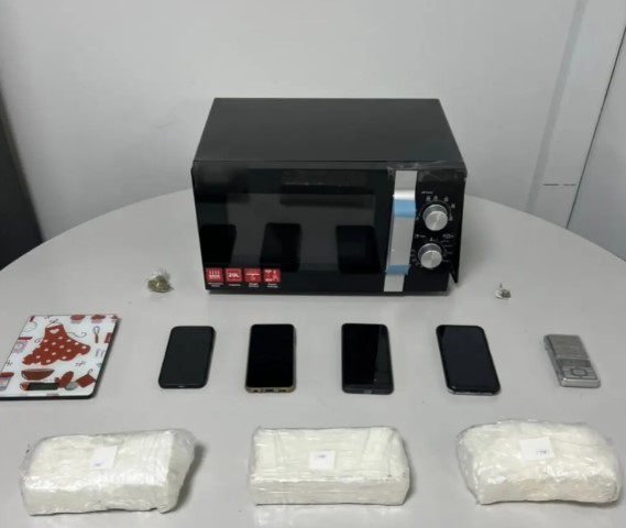 Θεσσαλονίκη: Κατασχέθηκαν τρία κιλά κοκαΐνης μέσα σε φούρνο μικροκυμάτων- Τρεις συλλήψεις