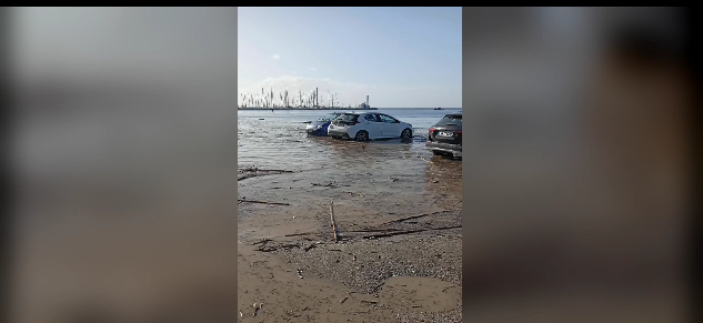 Κακοκαιρία: Κομμένοι δρόμοι και θάλασσα στη στεριά στη δυτική και βόρεια Ελλάδα