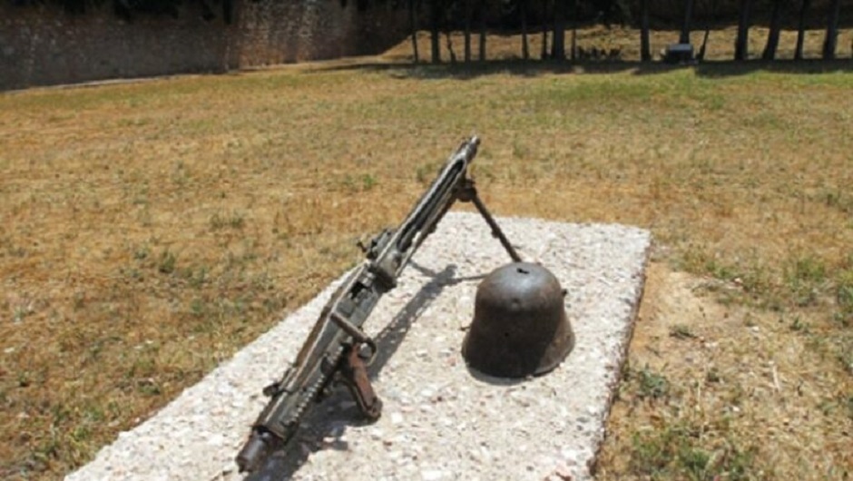 Πολιτικές παρεμβάσεις ώστε τα φωτογραφικά ντοκουμέντα από τις εκτελέσεις στο Σκοπευτήριο της Καισαριανής να μείνουν στη χώρα