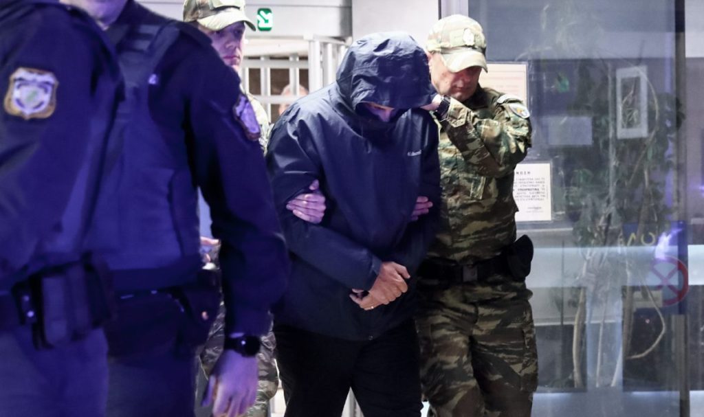 Στο μικροσκόπιο το ταξίδι του 54χρονου σμηνάρχου στο Πεκίνο – Οι επαφές, οι φωτογραφίες και ο ρόλος των συνδέσμων