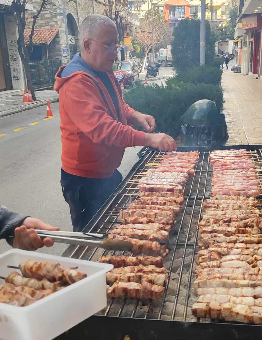 Κοζάνη: Η πόλη των Φανών και της σάτιρας ζει στους ρυθμούς της Παραδοσιακής Αποκριάς