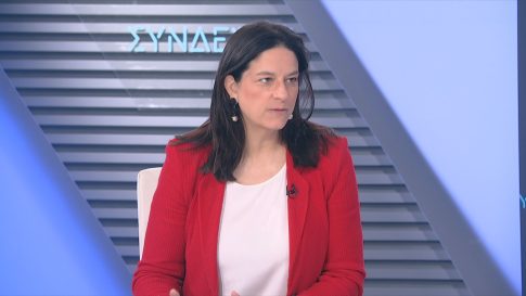 Μένουμε στο σπίτι <br/> και διαβάζουμε ένα καλό βιβλίο