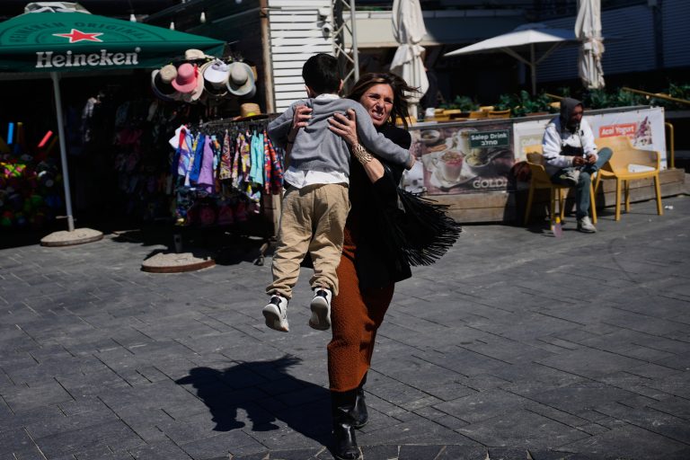 Ήχησαν οι σειρήνες στο Ισραήλ: Η πρώτη μεγάλης κλίμακας ιρανική επίθεση