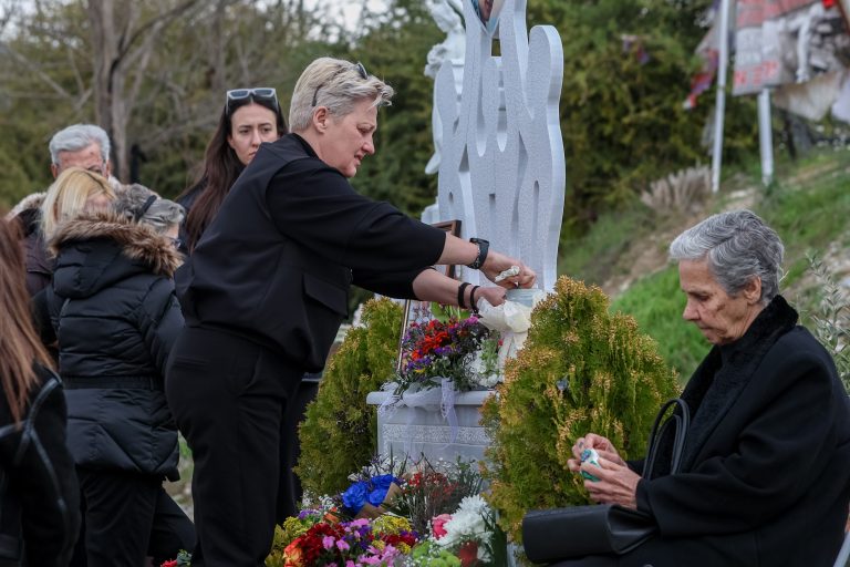 Το ΕΡΤnews στο «σημείο μηδέν» που γράφτηκε η τραγωδία των Τεμπών