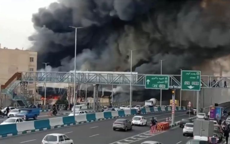 Τεράστια πυρκαγιά σε κεντρική αγορά στην Τεχεράνη