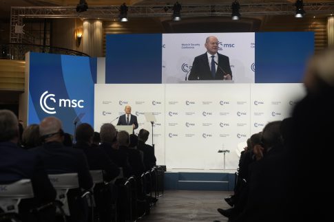 Μεταφορά 1.300 μελών του ISIS από τη Συρία σε ιρακινές φυλακές