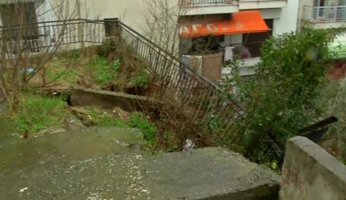 Θεσσαλονίκη: Ο τροχονόμος Ηλίας Μαλάμης ανέβηκε για τελευταία φορά στο βαρέλι της Τροχαίας