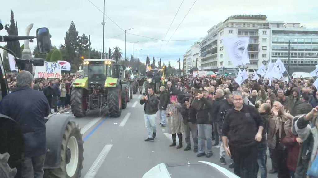 «Απόβαση» των τρακτέρ στο κέντρο της Αθήνας – Στο Σύνταγμα θα διανυκτερεύσουν οι αγρότες