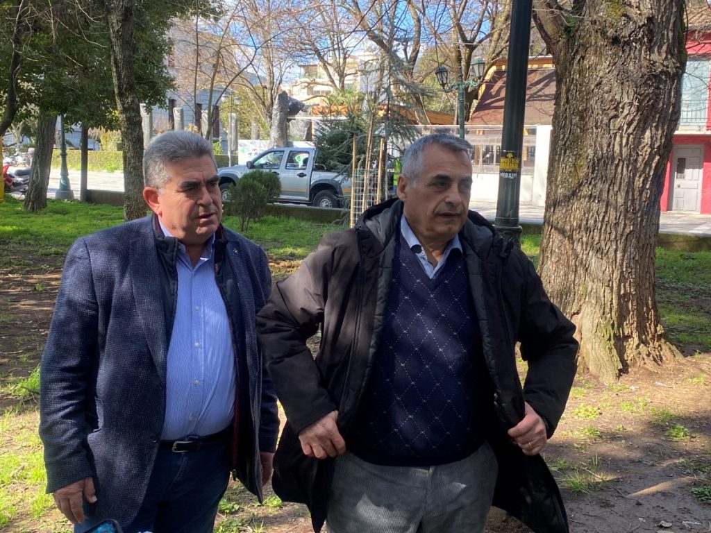 Φύτευσε έλατα στα κεντρικά πάρκα της πόλης ο δήμος Τρίπολης