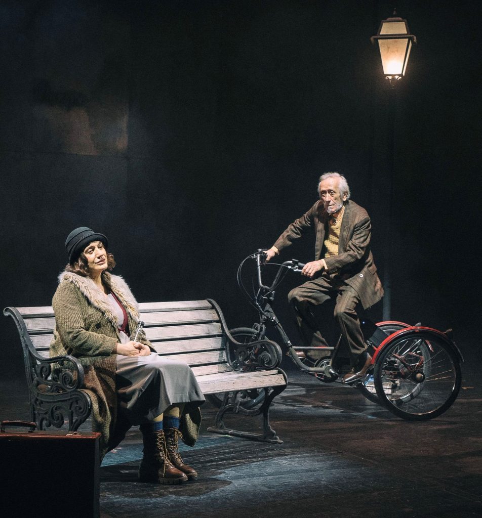 «Νέκυια 20 kg» του Σάκη Σερέφα στο Μικρό Θέατρο Μονής Λαζαριστών