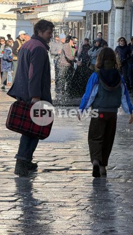brad-pitt-ydra1 Ο Μπραντ Πιτ στην Ύδρα – Αποκλειστικές φωτογραφίες στο ΕΡΤnews