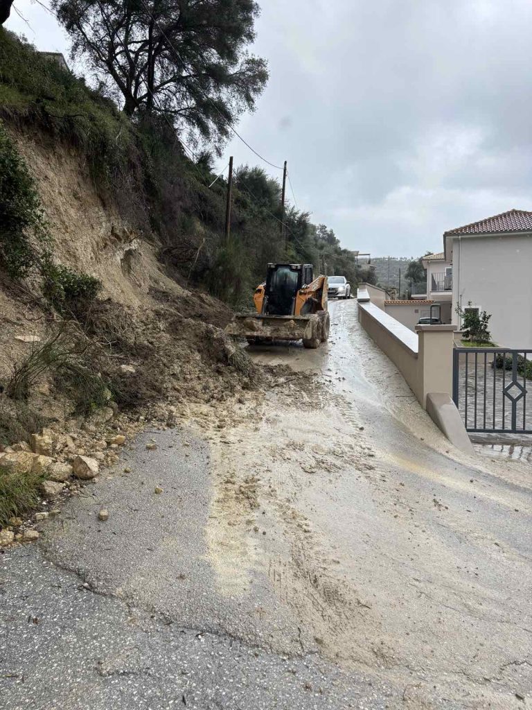 Στο έλεος της κακοκαιρίας η Ήπειρος με κλειστούς δρόμους και νέες κατολισθήσεις