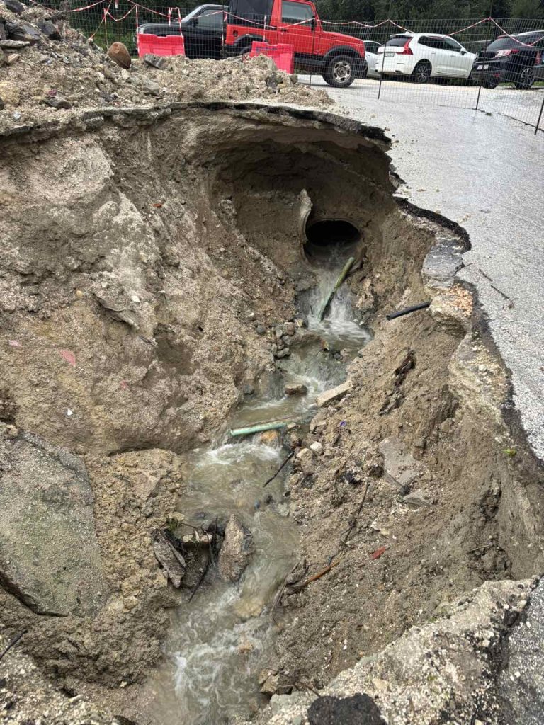 Στο έλεος της κακοκαιρίας η Ήπειρος με κλειστούς δρόμους και νέες κατολισθήσεις