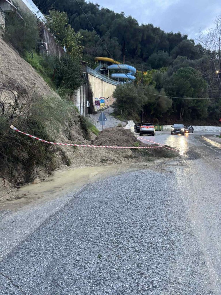 Στο έλεος της κακοκαιρίας η Ήπειρος με κλειστούς δρόμους και νέες κατολισθήσεις