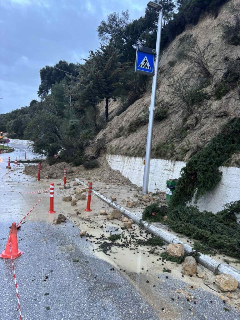 Στο έλεος της κακοκαιρίας η Ήπειρος με κλειστούς δρόμους και νέες κατολισθήσεις