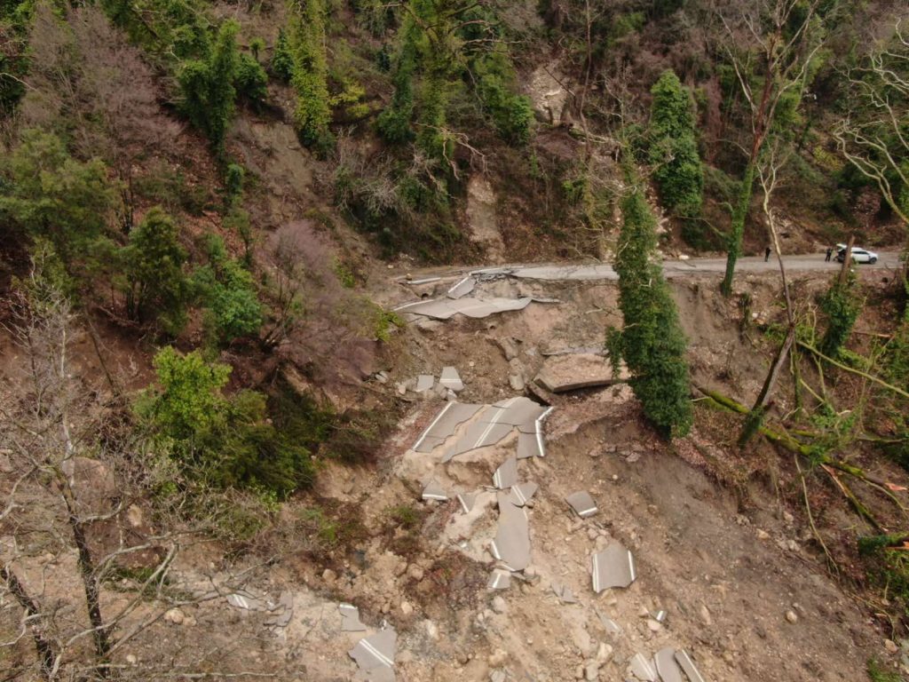 Κακοκαιρία: Ξανά υπό βροχή οι πληγείσες περιοχές – Προληπτικές εκκενώσεις και νέες κατολισθήσεις