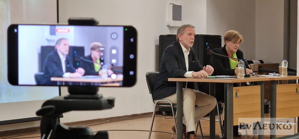 Παρουσιάστηκε στη Ρόδο το βιβλίο “Ροδίων Μυθιστορία” του Γιάννη Παρασκευά