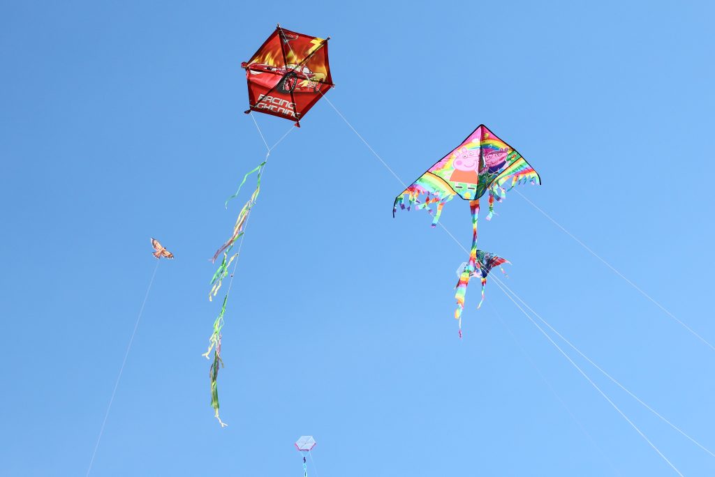 Κούλουμα στη Θεσσαλονίκη με το πέταγμα χαρταετού – Εντυπωσιακές εικόνες από τον «πολύχρωμο» ουρανό της πόλης