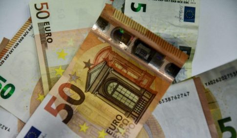 ΕΦΕΤ: Ανακλήθηκε σταφιδοκέικ από την αγορά