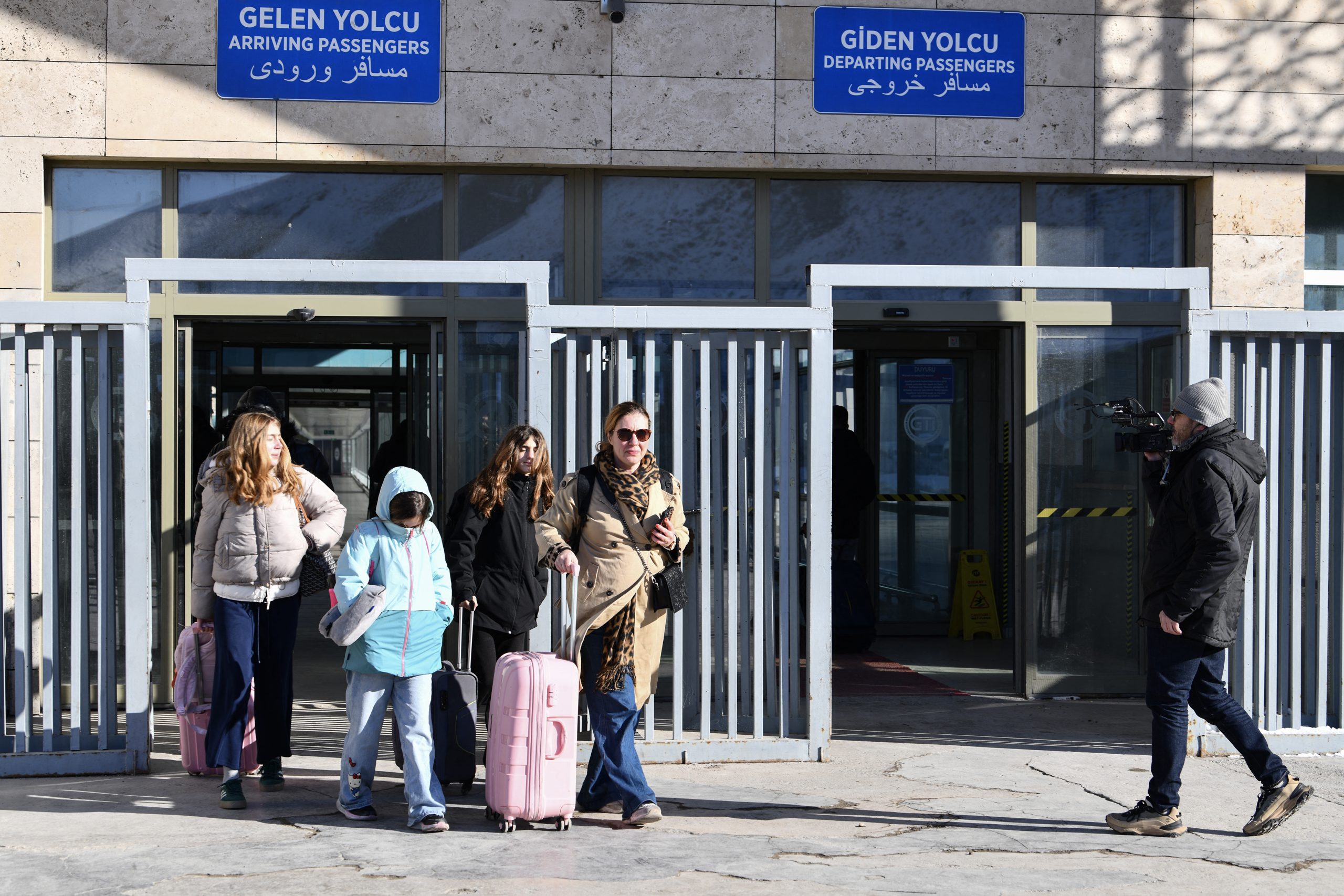 TURKEY-IRAN-US-ISRAEL-POLITICS-CONFLICT Το ΕΡΤnews στην πόλη Βαν: Κλειστά για τους Ιρανούς τα συνοριακά περάσματα Ιράν – Τουρκίας