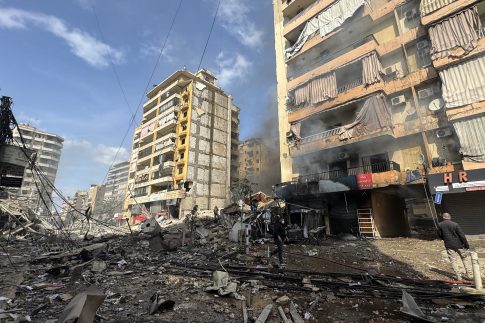 Επλήγη ιρανική φρεγάτα από υποβρύχιο ανοικτά της Σρι Λάνκα – 101 αγνοούμενοι και 78 τραυματίες