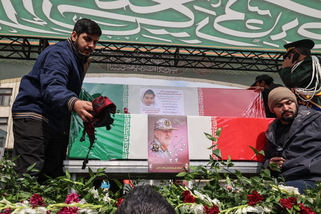 Λαοθάλασσα στις κηδείες των διοικητών του Σώματος των Φρουρών της Ιρανικής Επανάστασης