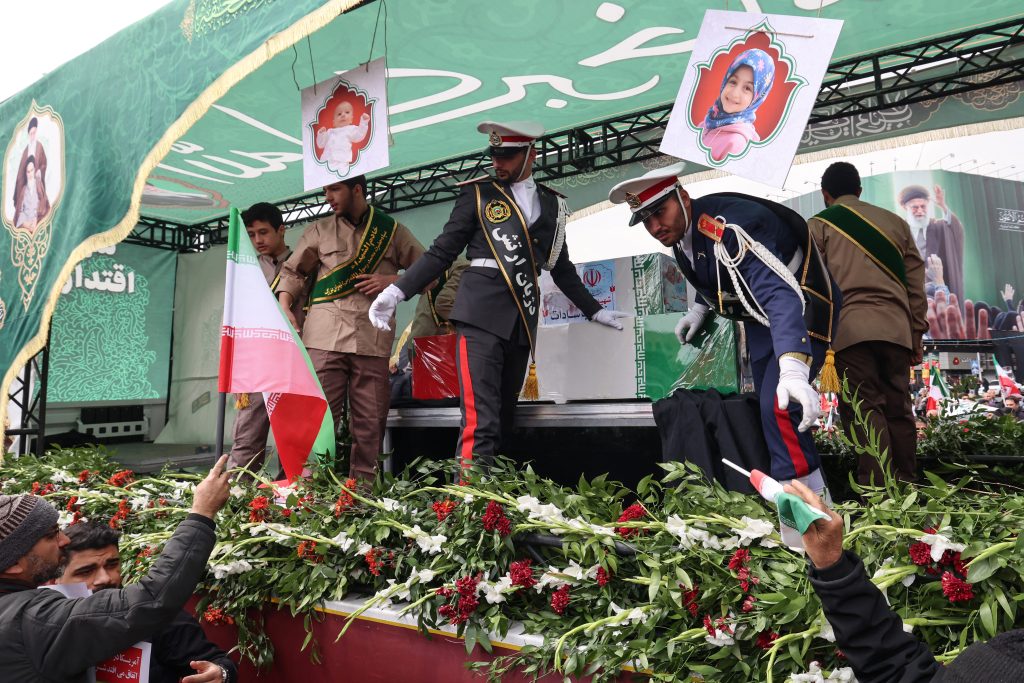 Λαοθάλασσα στις κηδείες των διοικητών του Σώματος των Φρουρών της Ιρανικής Επανάστασης