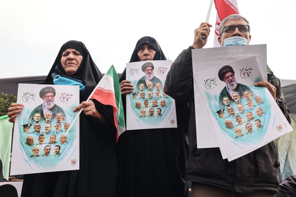 Λαοθάλασσα στις κηδείες των διοικητών του Σώματος των Φρουρών της Ιρανικής Επανάστασης