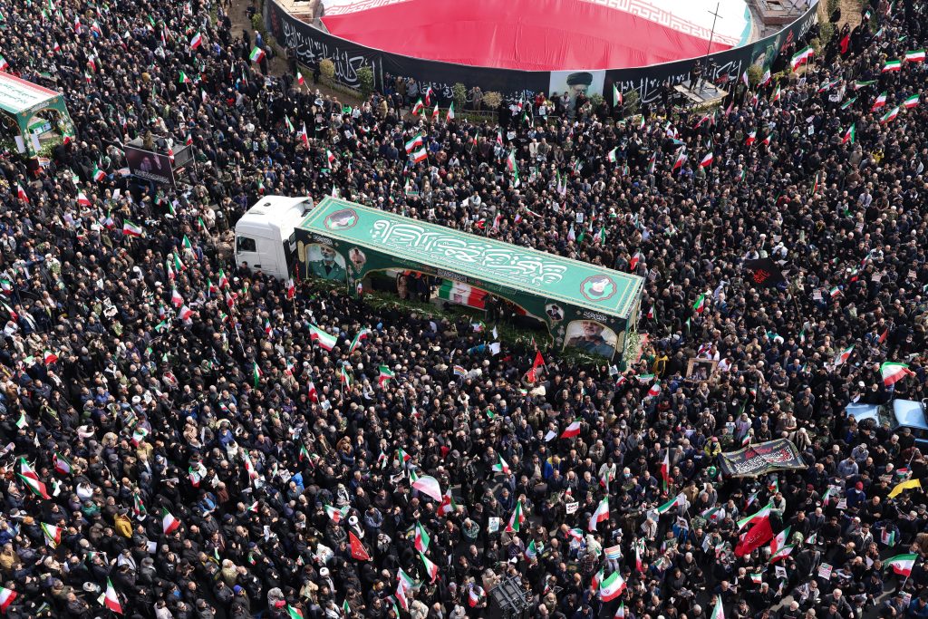 Λαοθάλασσα στις κηδείες των διοικητών του Σώματος των Φρουρών της Ιρανικής Επανάστασης