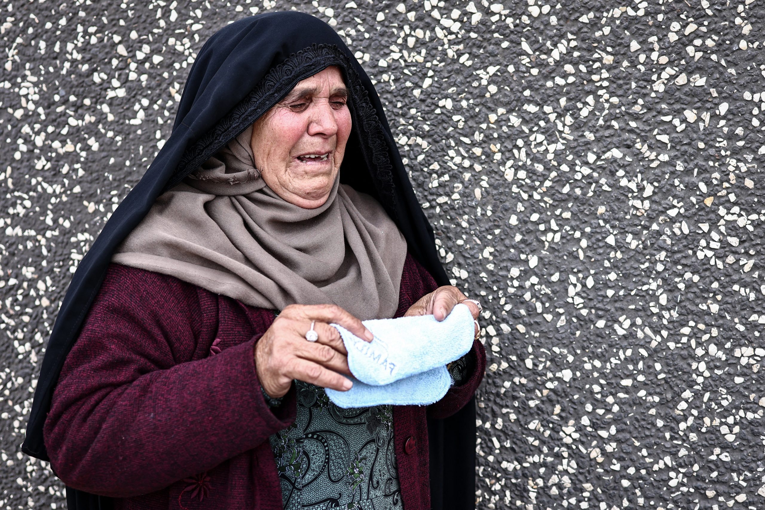 Το θάνατο 16 Παλαιστινίων από ισραηλινά πυρά ανακοίνωσαν γιατροί και το υπουργείο Εσωτερικών της Χαμάς